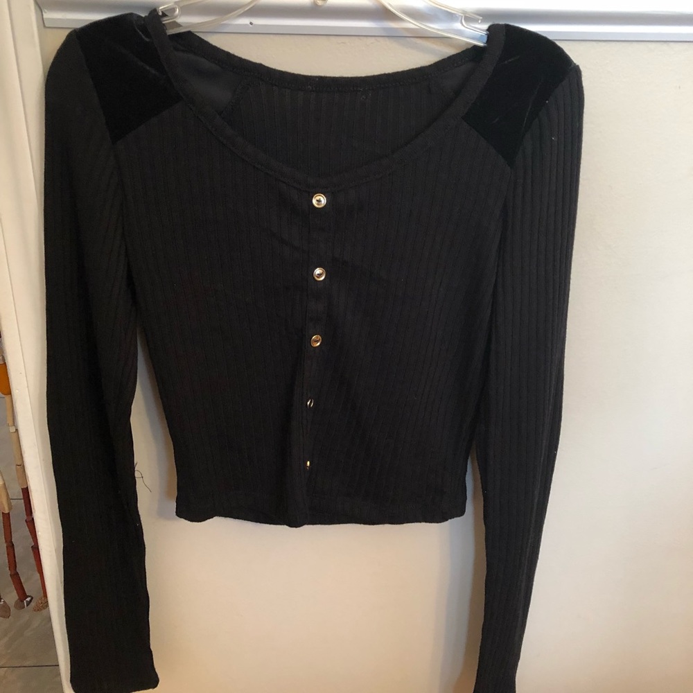 Black long sleeve crop top